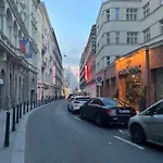 Moon ホステル